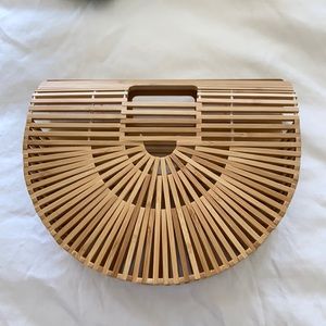 Straw handbag